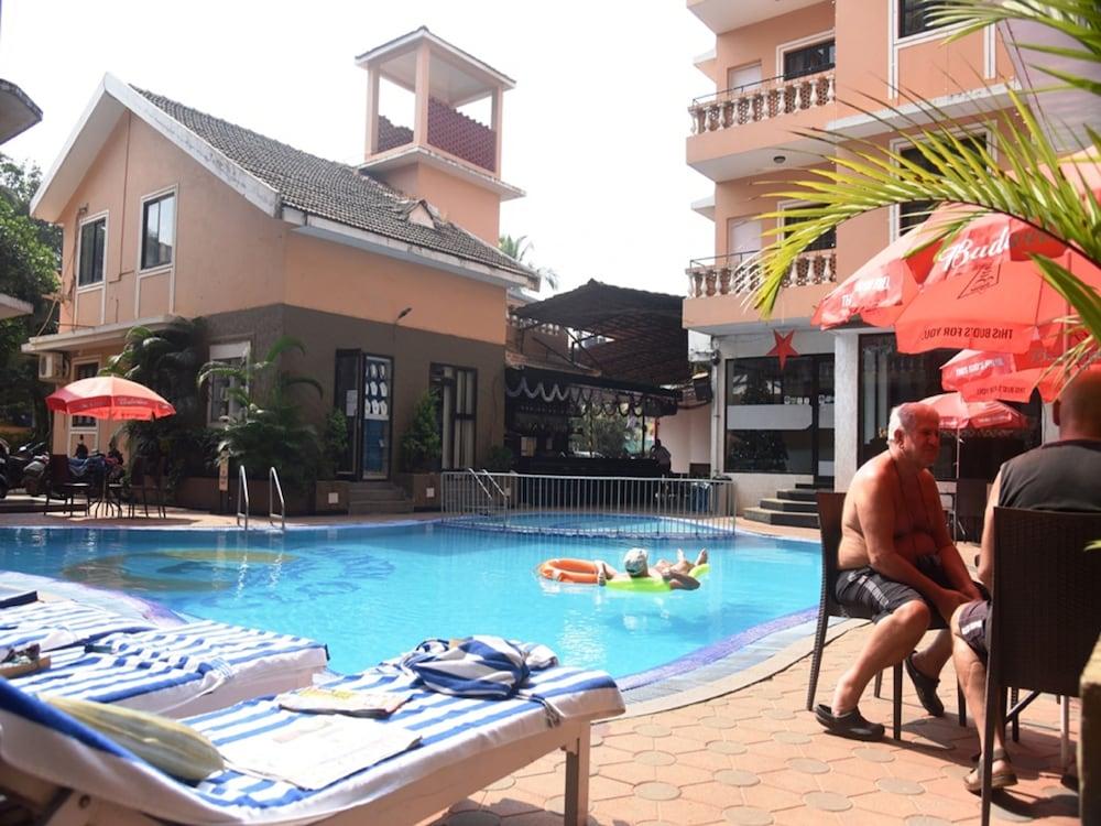 Ticlo Resorts Calangute Exteriör bild