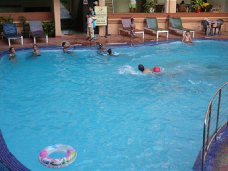 Ticlo Resorts Calangute Exteriör bild