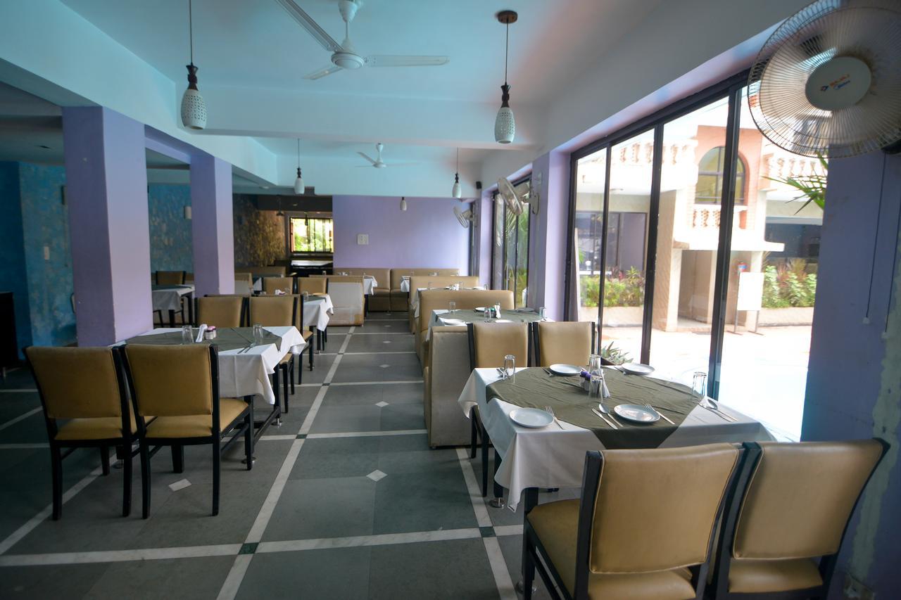 Ticlo Resorts Calangute Exteriör bild