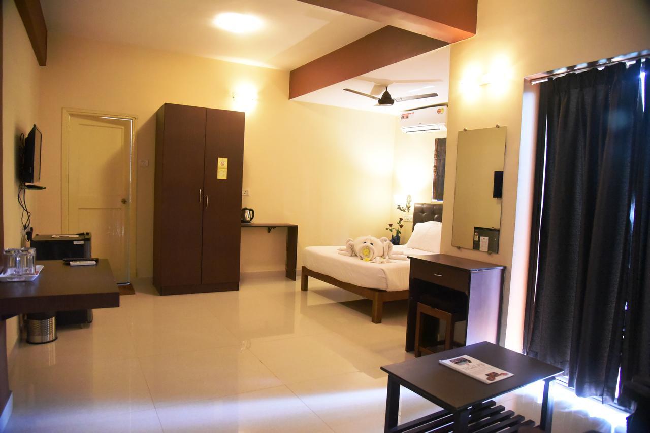 Ticlo Resorts Calangute Exteriör bild