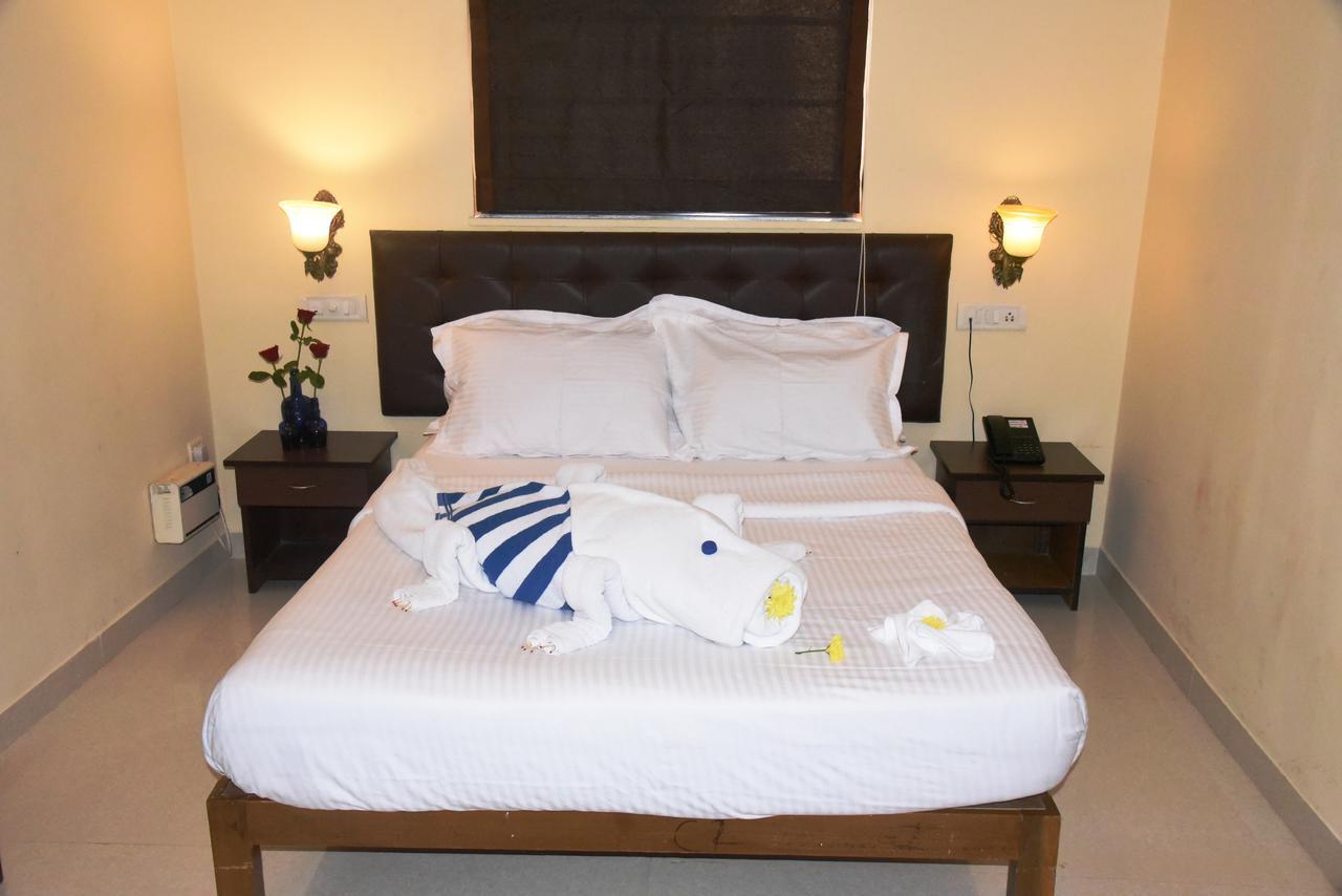 Ticlo Resorts Calangute Exteriör bild